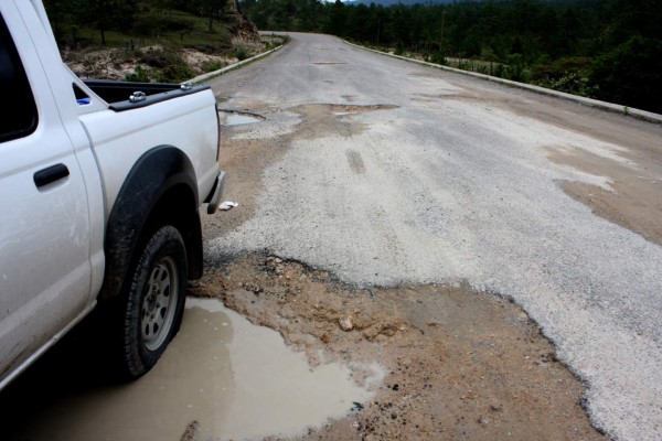 Denuncian abandono de obras en carreteras de Intibucá