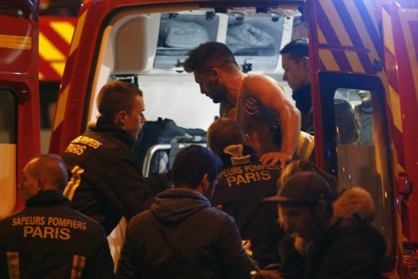Decenas de heridos dejan los tiroteos registrados en el centro de París y las tres explosiones en las inmediaciones del Estadio de Francia, en el norte de la ciudad.