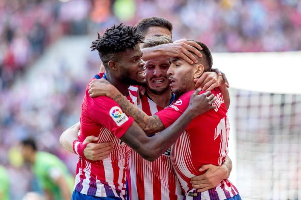 El Atlético vence al Betis y se pone líder provisional de la Liga Española
