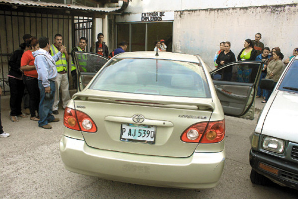 Dama muere en atentado contra matrimonio