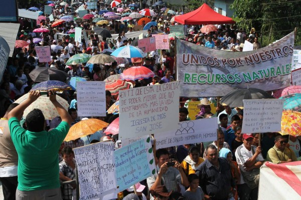 Marchan en protección de recursos naturales en Yoro