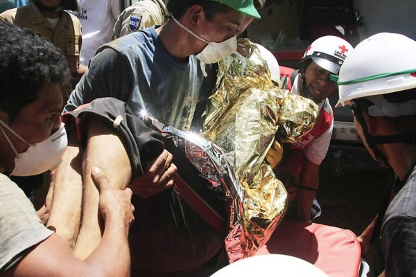 Continúa labor de rescate de los otros ocho mineros hondureños