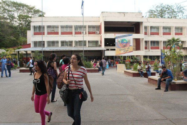 Con carnés controlarán ingreso a campus de la Unah-VS