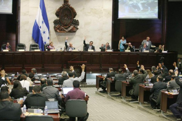 Congreso votará mañana por los nuevos magistrados del TSC