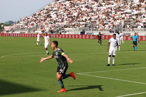 Chicharito Hernández anota doblete y guió a la victoria al LA Galaxy frente al Inter Miami de Beckham