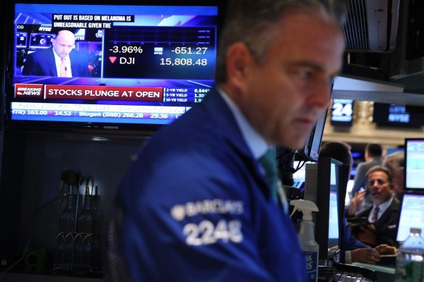 Pánico asiático derrumba Wall Street en apertura de sesión