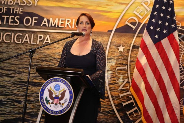 Heide Fulton: 'EEUU está con el pueblo de Honduras para construir un país próspero'