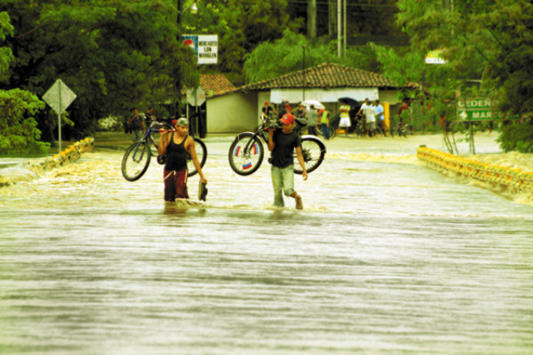 Río Choluteca se desborda y causa estragos en el sur