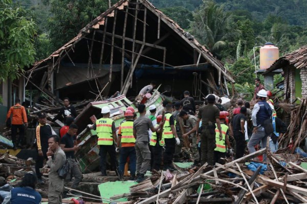 La Unión Europea ofrece apoyo a Indonesia en labores de rescate tras el tsunami
