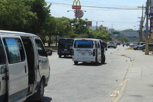 Hay 142 paradas de buses que deben ser reparadas