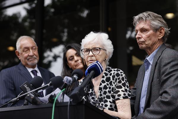 Familiares de los hermanos Menéndez presionan por su liberación