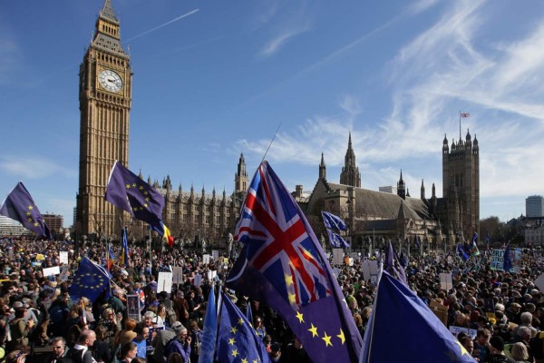 Miles de personas en Londres le dicen 'no' al 'brexit'