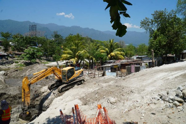 Construyen retorno debajo del puente de río Blanco