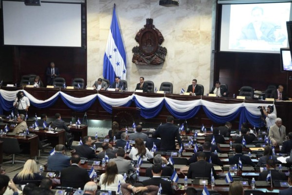 Congreso Nacional acepta iniciativa de reajuste salarial para maestros