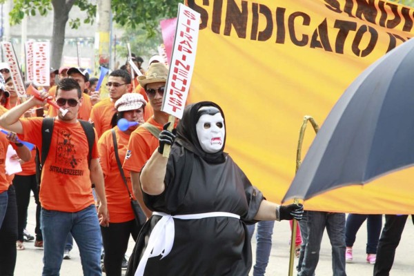 Trabajadores hondureños salen a las calles para exigir sus derechos
