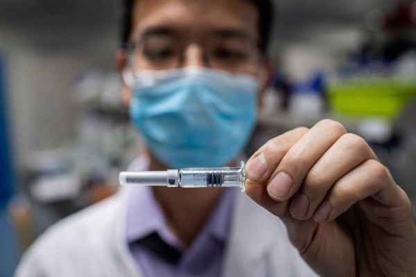 China revela que autorizó 'vacuna de emergencia” contra el coronavirus desde julio