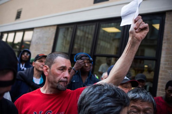 Sin techo de Nueva York se dicen estafados por magnate chino