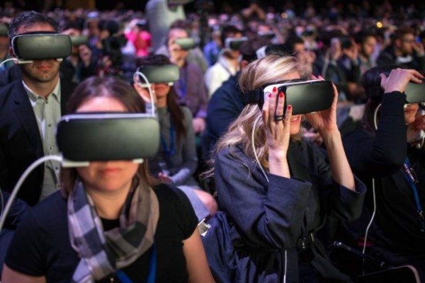 Facebook experimenta con realidad virtual para reinventarse en diez años