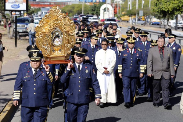 Bomberos rinden tributo a la Virgen de Suyapa