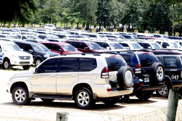 Vehículos a subastar deben impuestos a la DEI