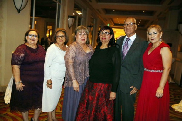 Felicidad por los nuevos esposos