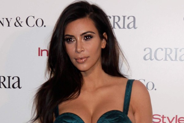 Kim Kardashian imita a Jackie Kennedy