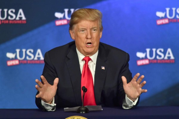 Trump sugiere que tal vez haya que 'cerrar' EEUU a la llegada de extranjeros