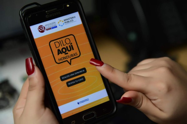 Dan herramientas para denunciar corrupción