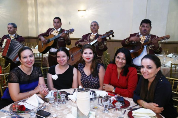 Almuerzo para festejar a las madres