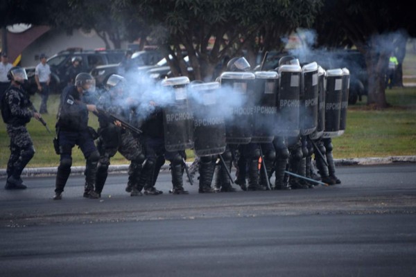 Brasil: Reprimen manifestación de índigena cerca de estadio mundialista