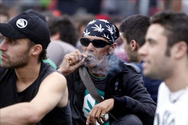 Uruguayos exhiben orgullosos marihuana 'liberada' ante mundo de prohibición