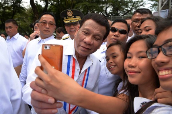 Duterte: Si hay muchas mujeres bonitas, habrá muchas violaciones