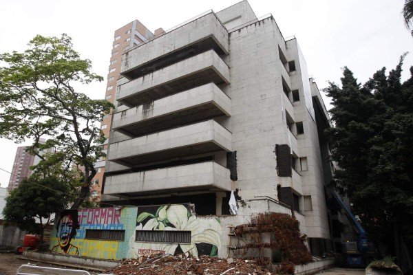 Derriban el edificio Mónaco, símbolo del poder de Pablo Escobar