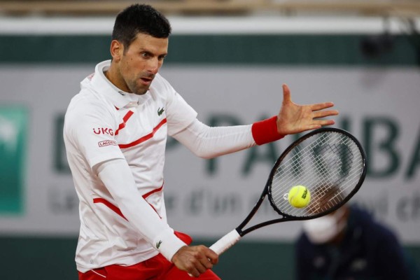 Djokovic avanza sin problemas a la segunda ronda del Roland Garros