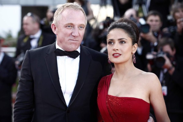 Salma Hayek paga sus cuentas