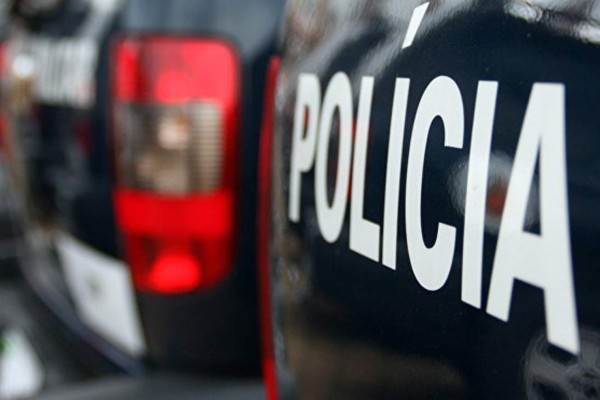 Policías protestan en aeropuerto de Río y amenazan con huelga en carnaval