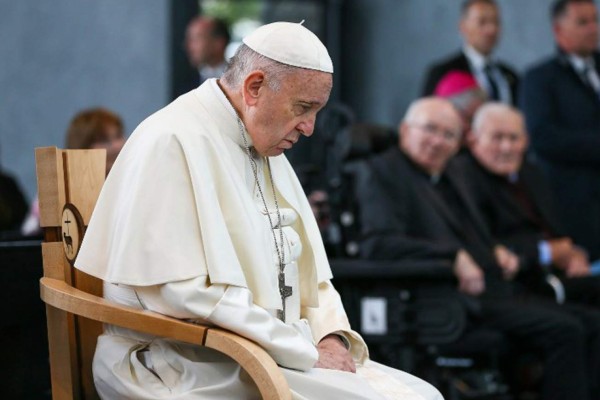 El 'mea culpa' de Francisco ante católicos irlandeses diezmados por abusos