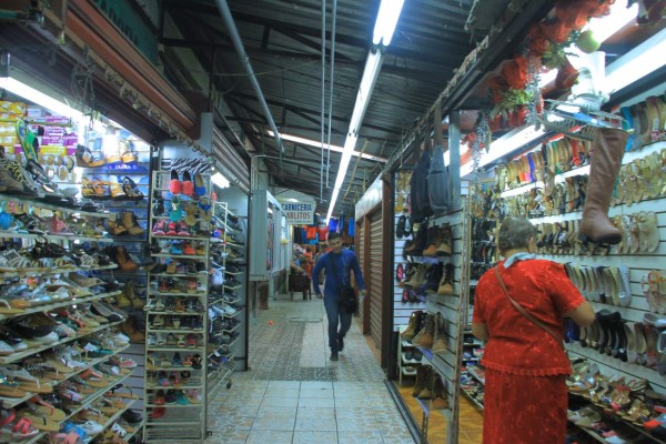 Venta de cohetes en los mercados preocupa a bomberos y locatarios