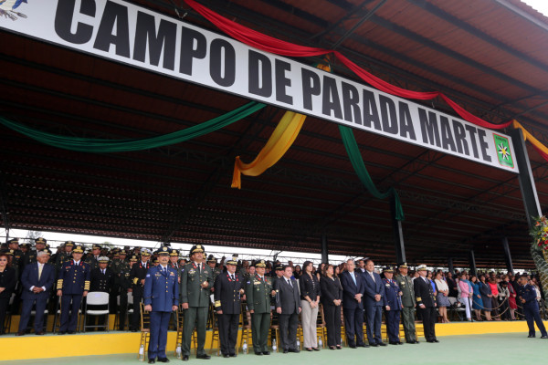 Nueva cúpula militar asume mando en FF AA