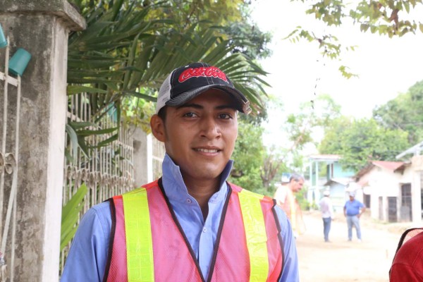 Pavimentan vía en Rivera Hernández