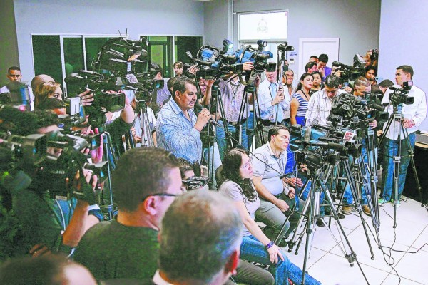 Exigen pronta aprobación de ley de protección a periodistas