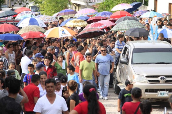 Una multitud dio el último adiós a niño asesinado en Ilama