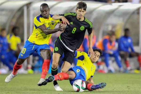 Jugador mexicano jugó con camiseta prestada ante Ecuador