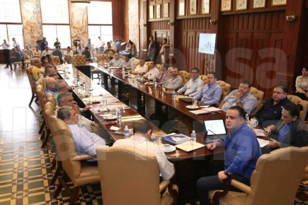 Diputados de Cortés se reúnen con Armando Calidonio