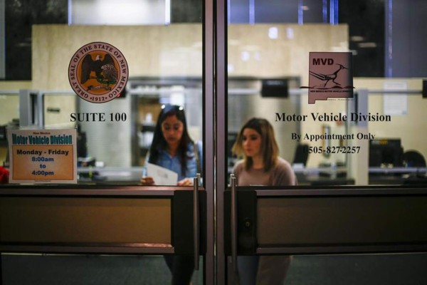 Nuevo México da permiso de conducir 'estándar' al alcance de indocumentados