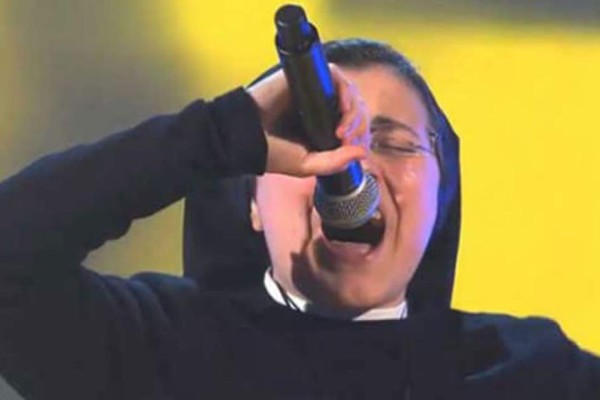 Monja Cristina Scuccia busca llegar a la final de 'La Voz Italia'