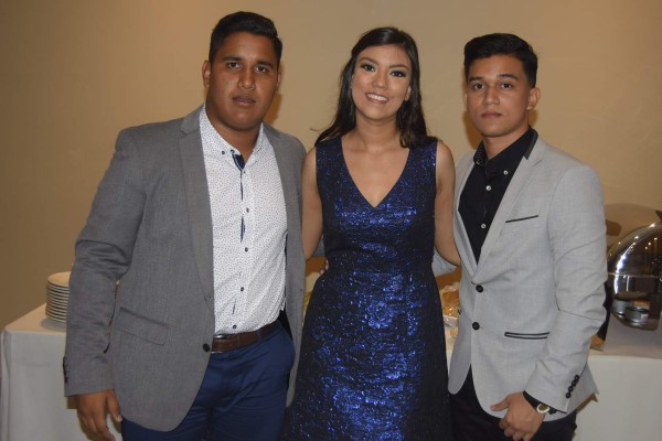 Margie Villatoro y Allison Torres