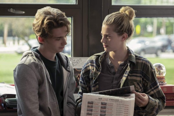 Austin Abrams as Henry Page and Lili Reinhart as Grace Town in CHEMICAL HEARTS