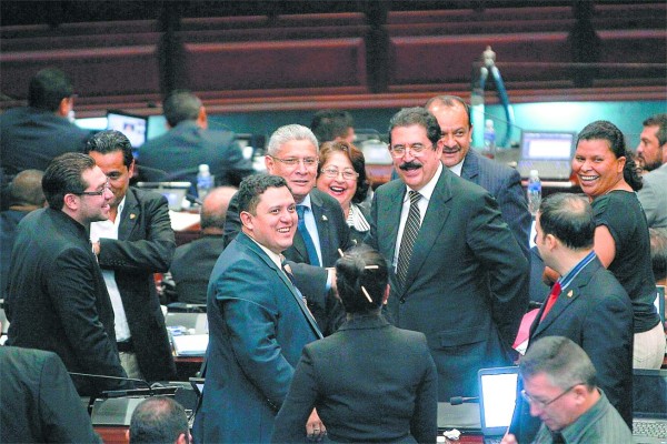 Renuncia octavo diputado del Partido Libre