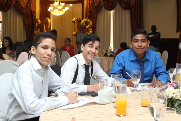 Promoción 2018 de la Albert Einstein se reúne